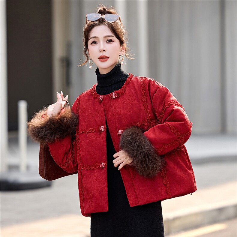 现货、现货、人丝2025年冬季新中式羽绒保暖真狐狸毛短款羽绒服,女装羽绒服,艾仟回(原伊仟回)