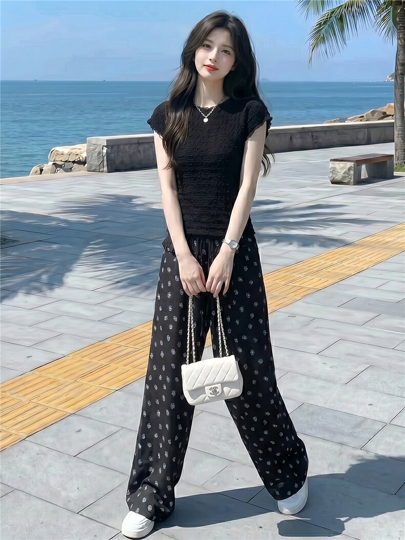 盐系穿搭时尚套装女夏款黑色短袖上衣花朵印花木耳边屁帘裤两件套,女装套装/套裙,江南