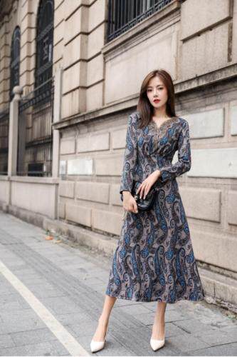 秋季气质连衣裙，女装连衣裙，蓝芝衣秀