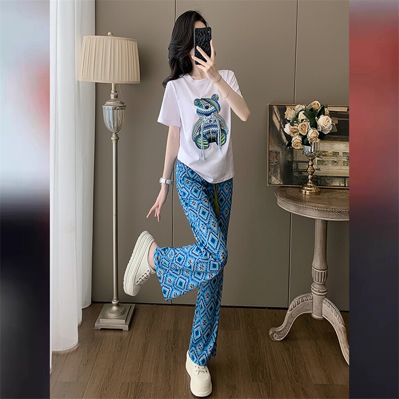高端气质时尚运动套装女夏新款洋气圆领镶钻小熊短袖阔腿裤两件套图片