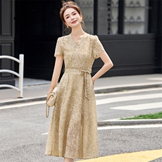 印花连衣裙女夏季2025新款高级感小个子气质收腰显瘦v领夏日裙子，女装连衣裙，欣贝拉