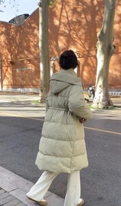 腰抽绳长款羽绒服图片