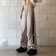 灰色