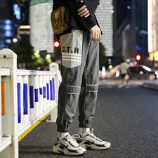 灰色