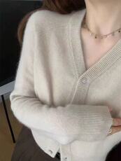 2025年秋季常规款通勤长袖加厚V领开衫，女装羊毛衫，洁纯羊绒