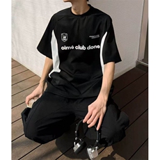 黑色