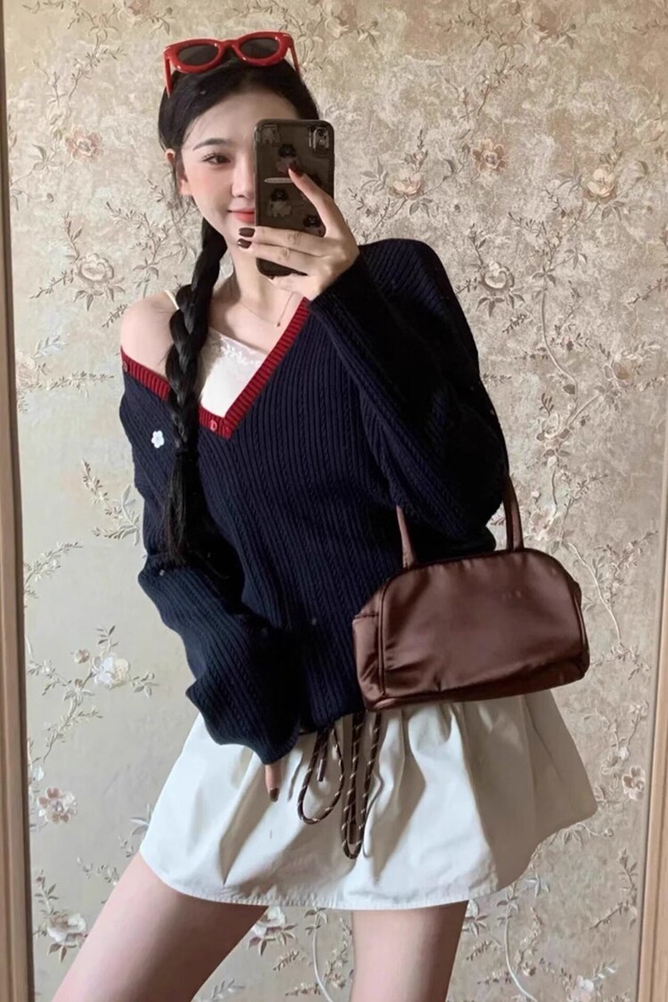 假两件撞色春季新款V领针织衫女设计感黑色内搭修身长袖打底上衣,男装T恤,星座218-8