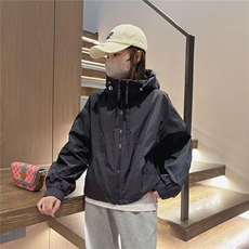 黑色
