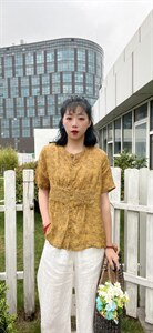 纯苎小衫
时尚女装巜川哲》4028图片