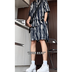 藏青色套装