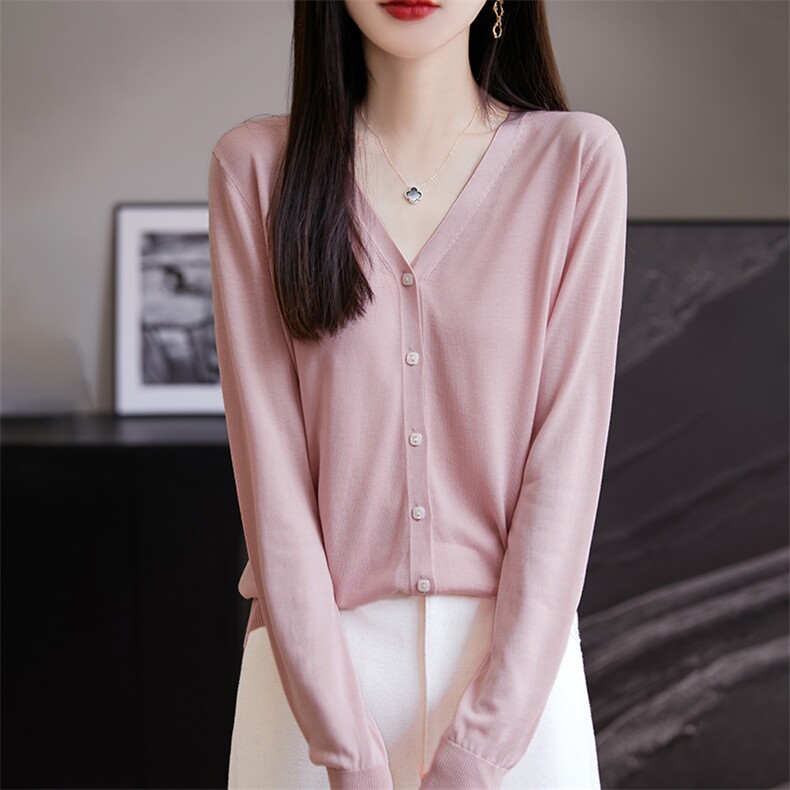2025春季新V领系扣精纺羊毛针织开衫女薄款简约气质防晒亲肤外套,针织衫/毛衣,朝思羊绒