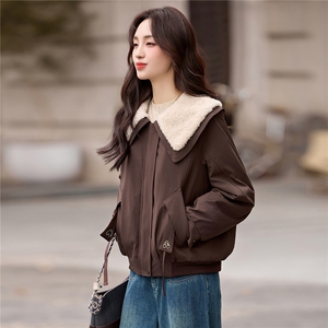 现货2025冬装新款女士时尚经典毛领可脱卸羽绒服图片