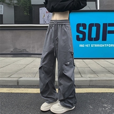 深灰色