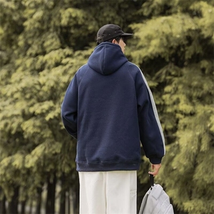 春秋新款男连帽套头卫衣拼色宽松百搭落肩潮牌外套新款休闲男上衣图片