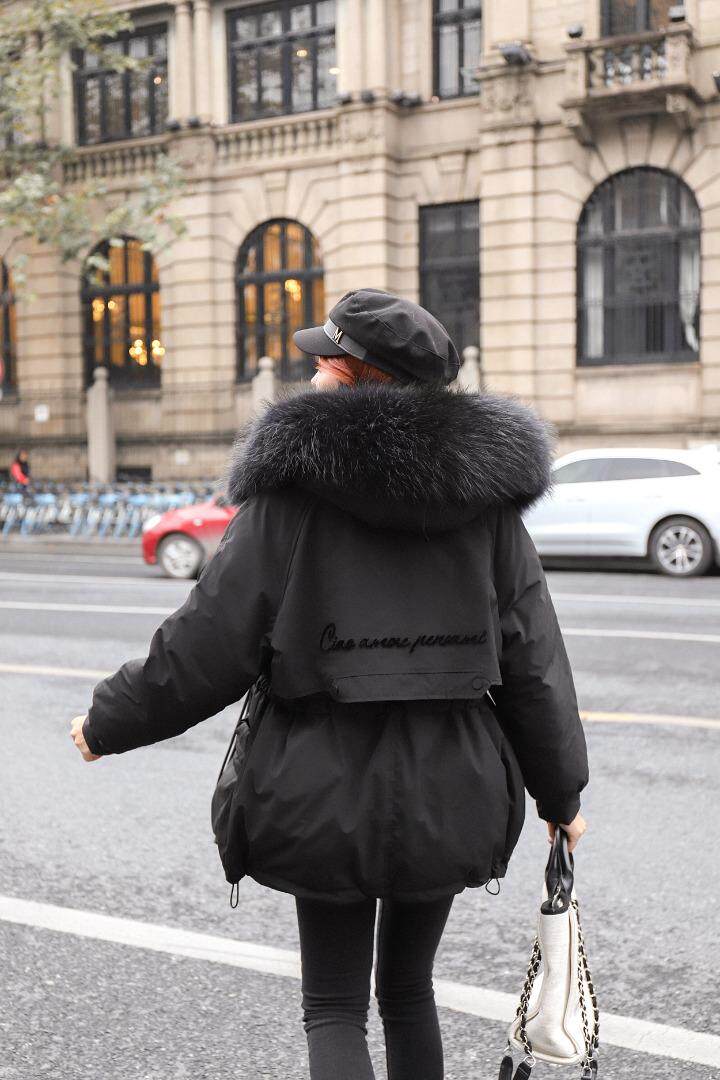 2021冬款新款大毛领后背字母设计休闲90绒羽绒服，女装羽绒服，红雀纺