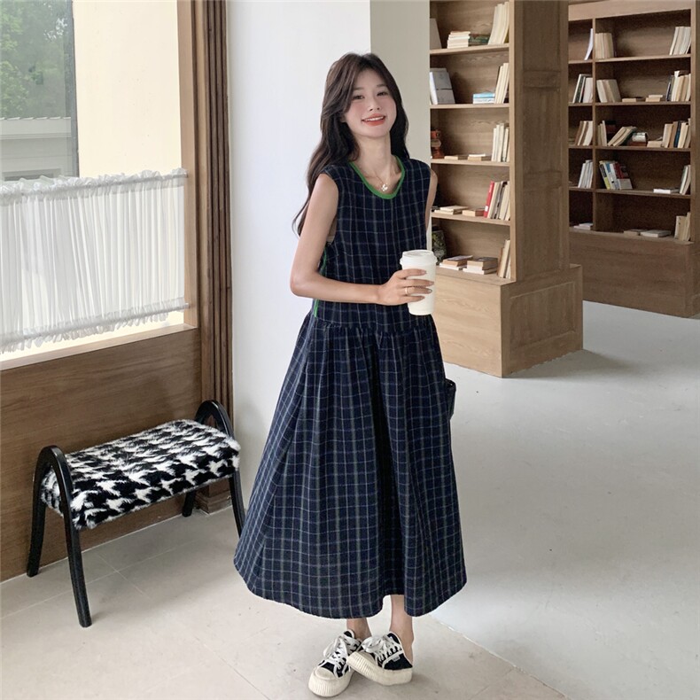 法式复古藏青色格子圆领无袖背心裙夏季宽松长款度假吊带连衣裙女图片