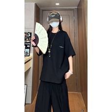 黑色