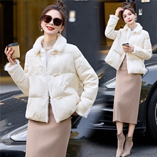 BAO款新增颜色2026年冬季新款新中式盘扣刺绣提花羽绒服女，女装羽绒服，美沁