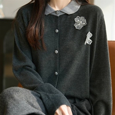 2025时尚百搭通勤简约休闲娃娃领花朵开衫，女装针织衫/毛衣，唐诺