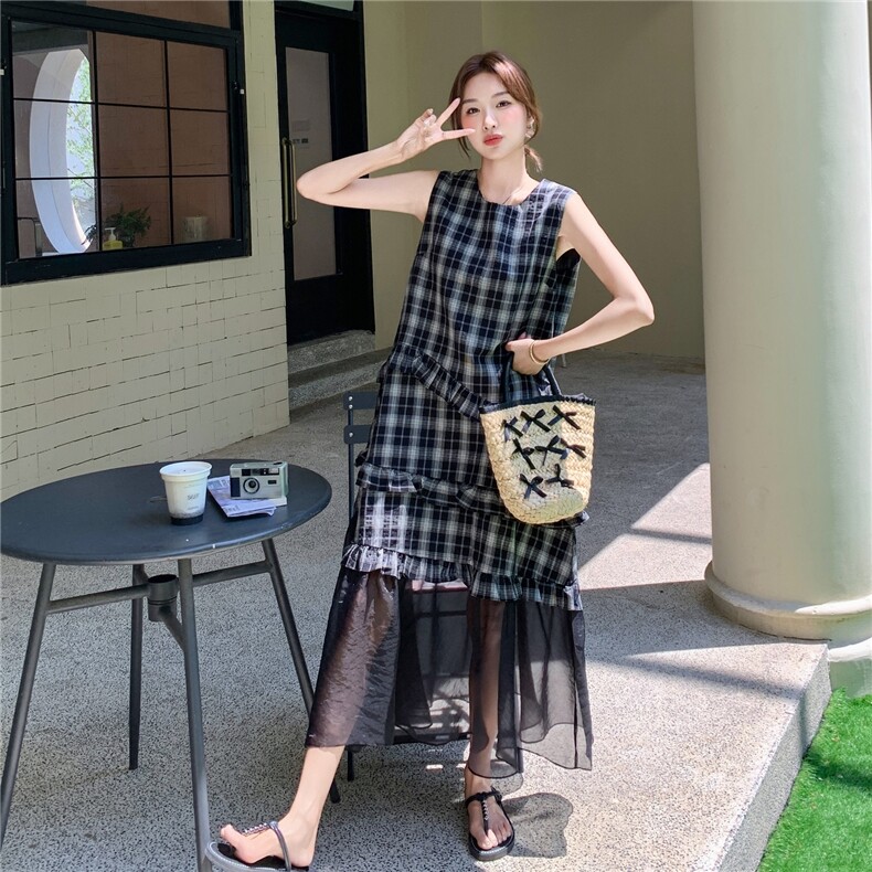 减龄格子木耳边格子黑色无袖背心连衣裙女夏2025新款长裙韩系别致图片