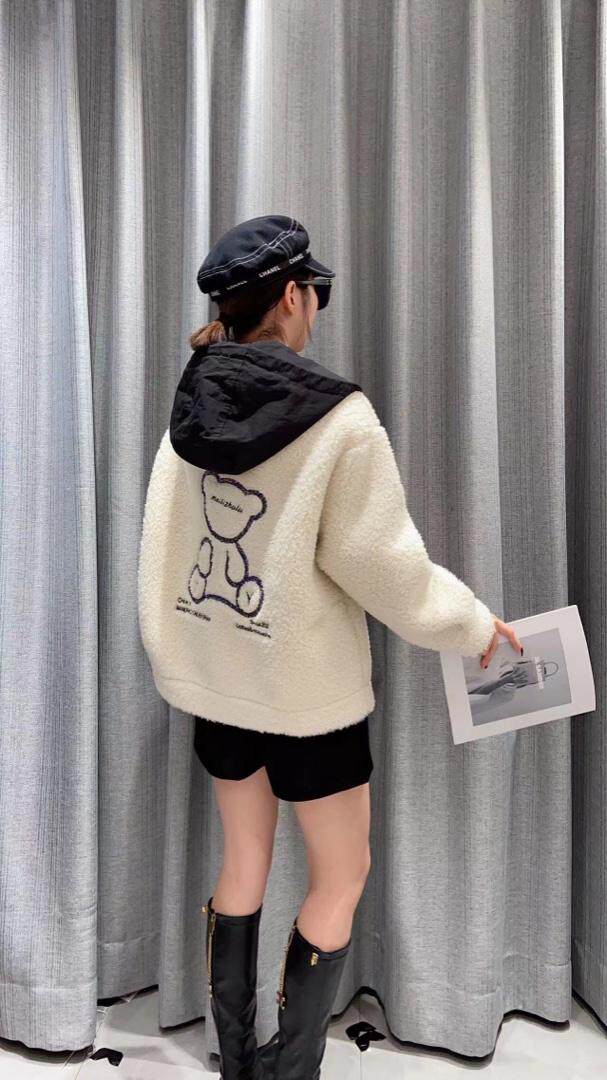 珠片绣加帽子的撞色搭配今年皮毛一体的天花板，其它，姚姚家