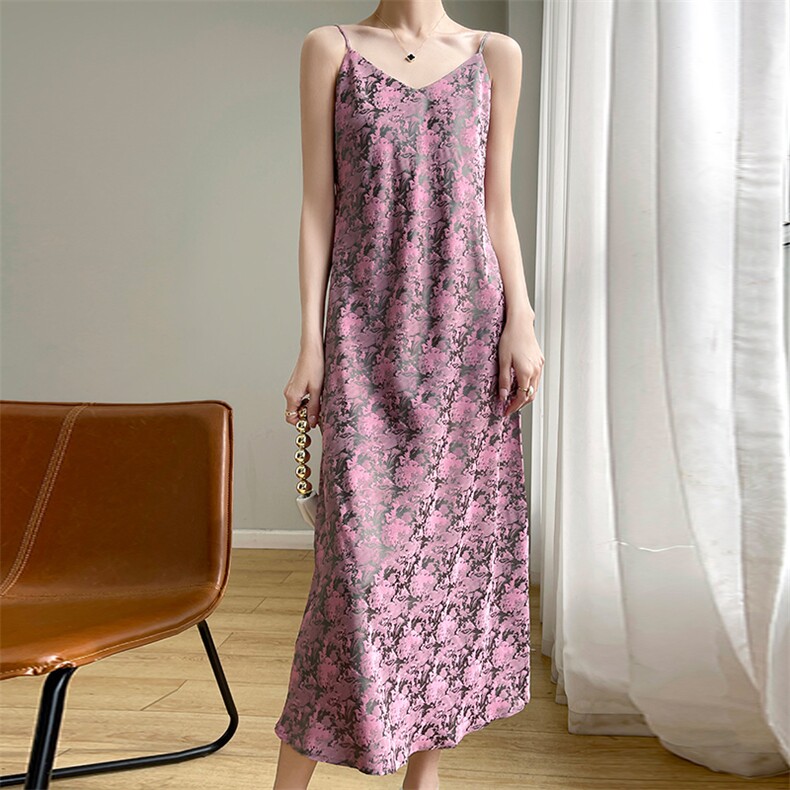 新中式提花V领吊带连衣裙女醋酸缎面高腰国风长裙高级感A字裙夏季，女装连衣裙，圣丽羊绒