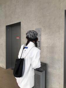 后背贴标西装外套黑白两色，女装西装，Queena PHoebe