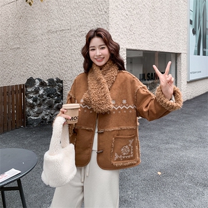 新款 有货 刺绣羊羔毛短外套送围巾2C010-2571-P195-K288图片