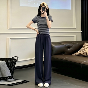 简约时尚休闲套装女夏季新款圆领条纹拼接短袖上衣直筒长裤两件套图片