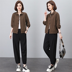 卡其+黑裤