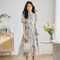 千百惠2025夏季新款时尚百搭显瘦高腰A字连衣裙女潮，女装连衣裙，采品优优