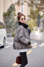 格纹短款立领白鸭绒羽绒服女加厚保暖2025冬新款，女装羽绒服，余墨