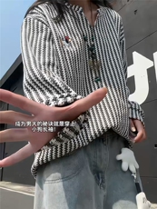 XZ809A/SYR36/P35/控58雪尼尔小香风绣花腊肠狗V领长袖卫衣，男装卫衣，星座809A(原222-1)