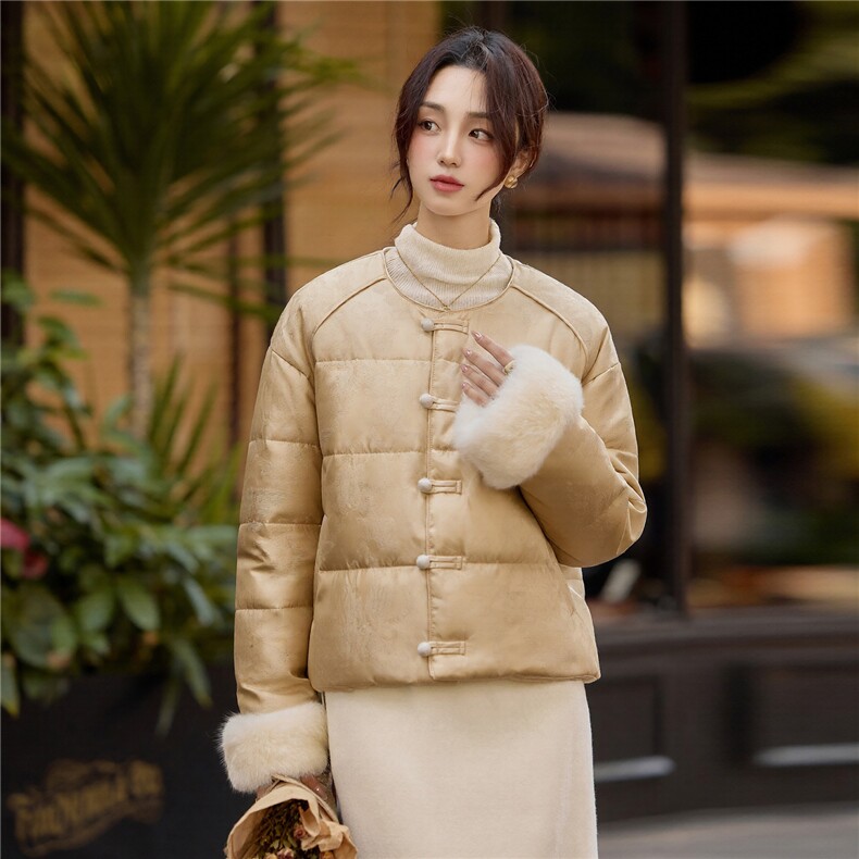 2025冬装新款复古盘扣门襟时尚羽绒服外套,女装羽绒服,曼琳思菲