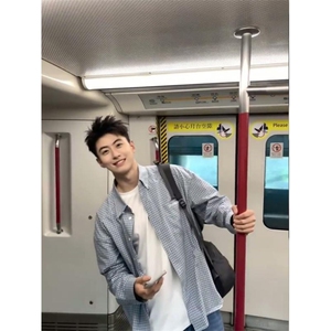 少年感小格子长袖衬衫蓝色男春秋潮高级垂坠感宽松衬衣情侣薄外套图片