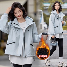 2025年冬季时尚连帽夹棉外套短款休闲棉服，女装棉衣/棉服，依路服饰
