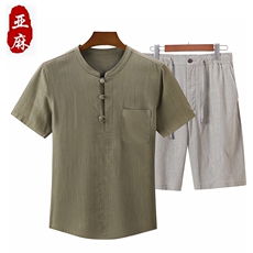 豆绿上衣+浅灰短裤