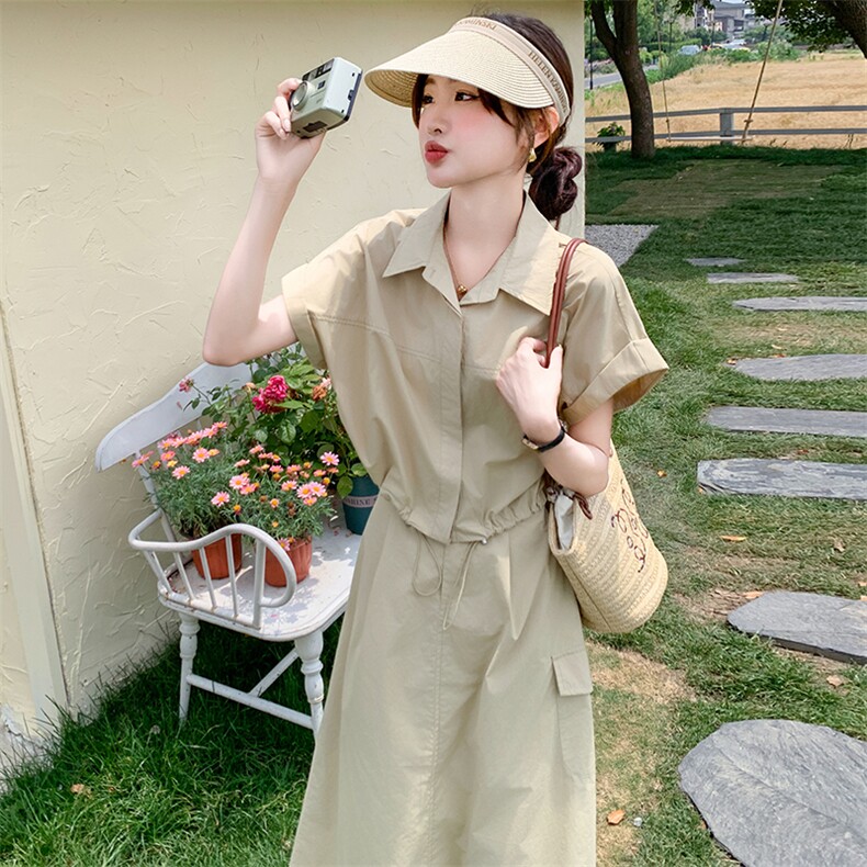 卡其色休闲设计感两件套连衣裙女夏季新款韩系松弛感通勤A字裙，女装套装/套裙，维壹