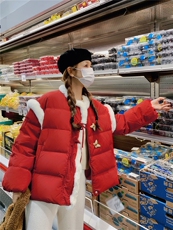 红色新中式新年羽绒服女冬季2025新款小个子高级感学院风奶乎乎，女装羽绒服，艾米莉亚