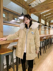 现货】长款大毛领休闲派克，两个颜色两个码ml图片