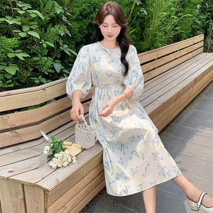 多巴胺粉色碎花连衣裙2025新款女夏森系甜美宽松遮肚显瘦法式长裙图片