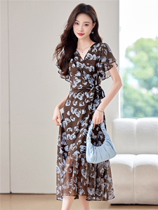 法式绝美玫瑰印花连衣裙女2025夏新款荷叶边收腰显瘦气质V领裙子图片