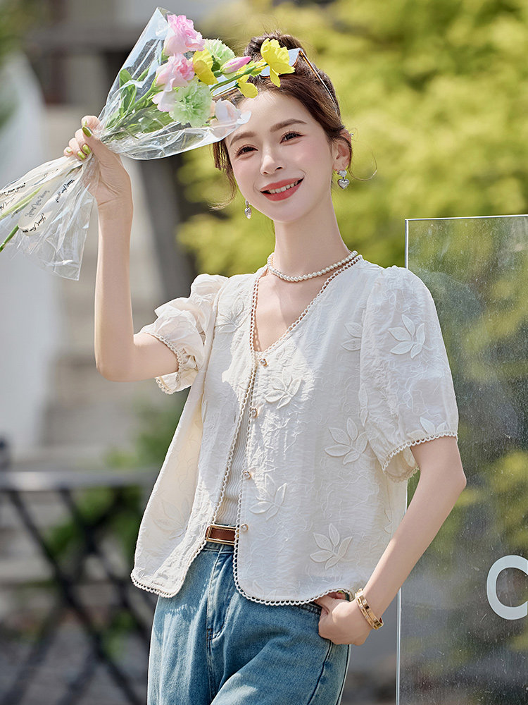 时尚宽松型短款圆领开衫上衣新款米白色,女装蕾丝衫/雪纺衫,微微衣阁