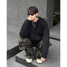 黑色