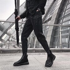 黑色