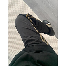 黑色