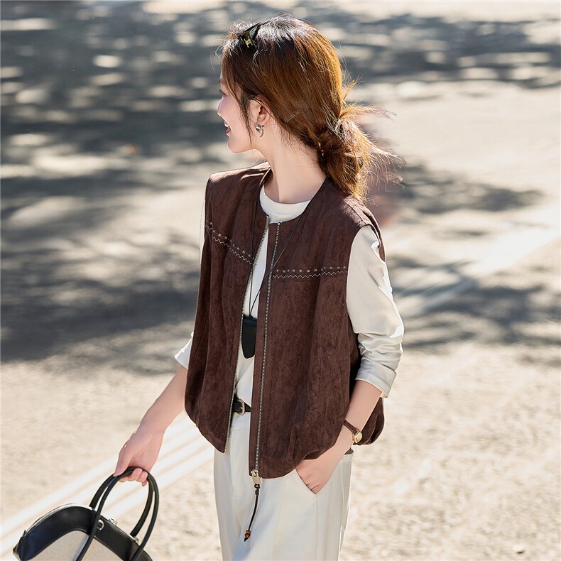 美拉德麂皮圆领马甲女2026秋季新款明线刺绣宽松坎肩外套,女装马甲,梦懿尔