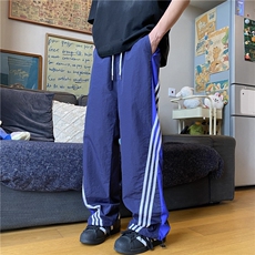 深蓝色