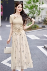 2024年夏季时尚收腰显瘦两件套套裙，女装套装/套裙，鑫鑫美
