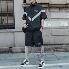 黑色
